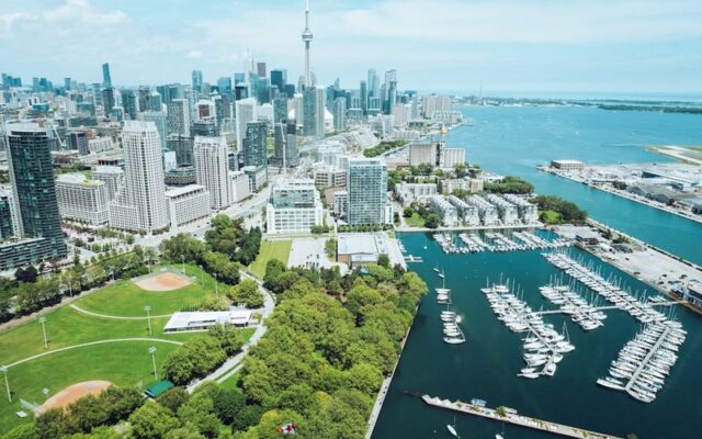 Vị trí địa lý và các cơ sở đào tạo năng động tại Toronto