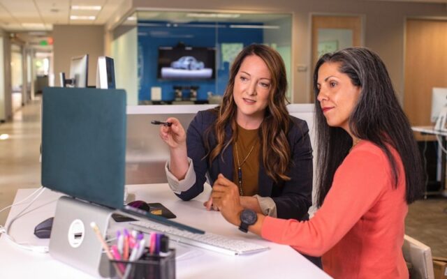 Khối ngành Kinh tế, Phân tích tài chính và Marketing kỹ thuật số