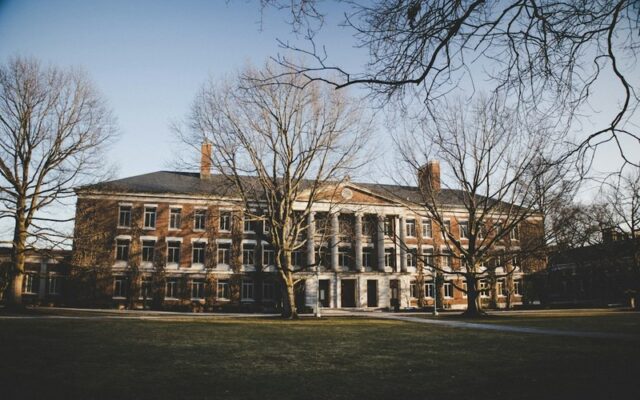 Chi phí du học cao đẳng Canada dự toán học phí sinh hoạt phí