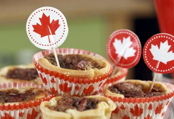 Bánh Tart bơ có lớp vỏ giòn tan và nhân bơ ngọt ngào.