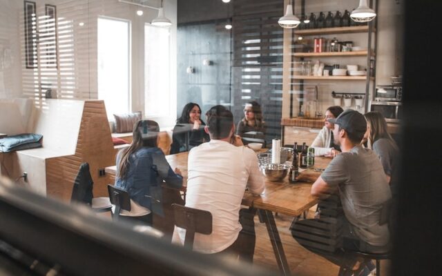 Sinh viên du học Canada đi làm thêm và định cư