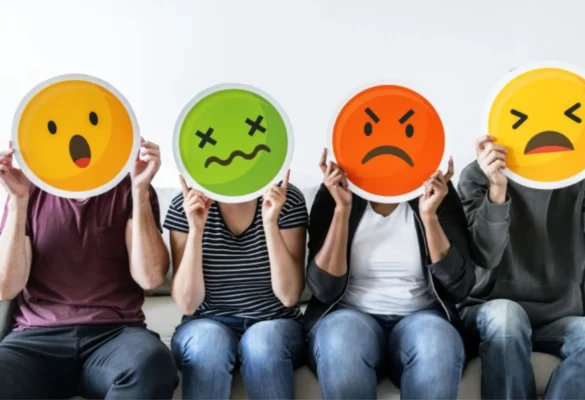 Hạn chế thể hiện cảm xúc tiêu cực ở nơi công cộng