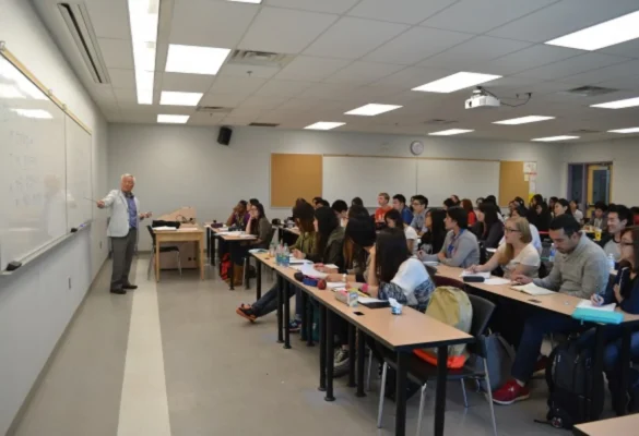 Học phí và chi phí sinh hoạt tại Đại học Waterloo