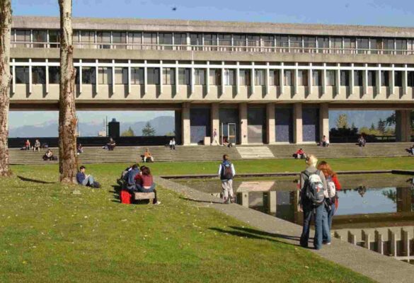 Fraser International College (FIC) là một trường cao đẳng