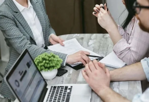 Quyền lợi và trách nhiệm của người bảo lãnh và người được bảo lãnh