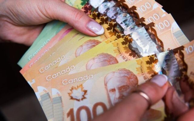 Mang tiền mặt sang Canada