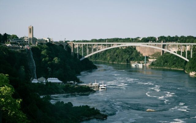 Mối quan hệ láng giềng giữa Canada và Mỹ qua khu vực Thác Niagara