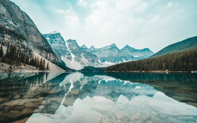 Chi phí vé máy bay khứ hồi đi Canada