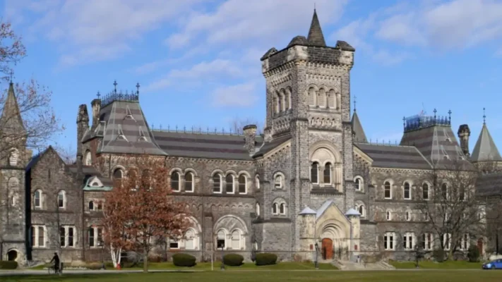 Đại học Toronto, Canada