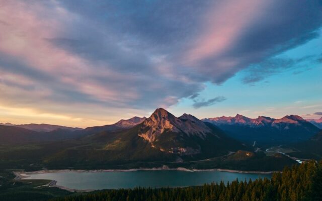 Diện tích Canada rộng lớn với vô số hệ thống sông hồ tự nhiên