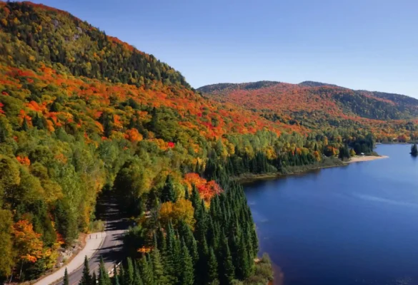 Mùa thu Canada tại Dãy núi Laurentian, Quebec