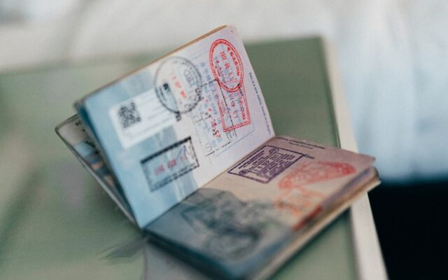 Chuẩn bị hồ sơ giấy tờ xin Super visa Canada năm 2026