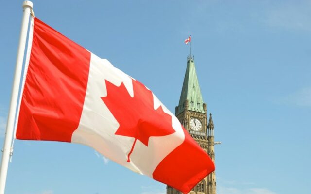 Đánh giá tác động thị trường lao động LMIA Canada